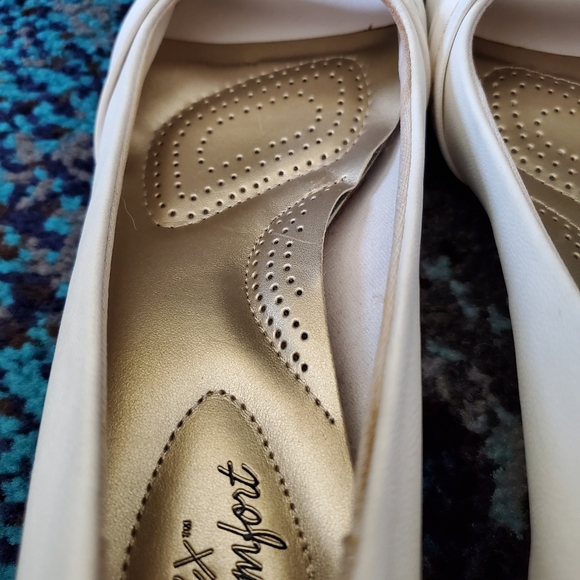 Dexflex Comfort Flats with Wedge Heel Cream 8W - Picture 7 of 8